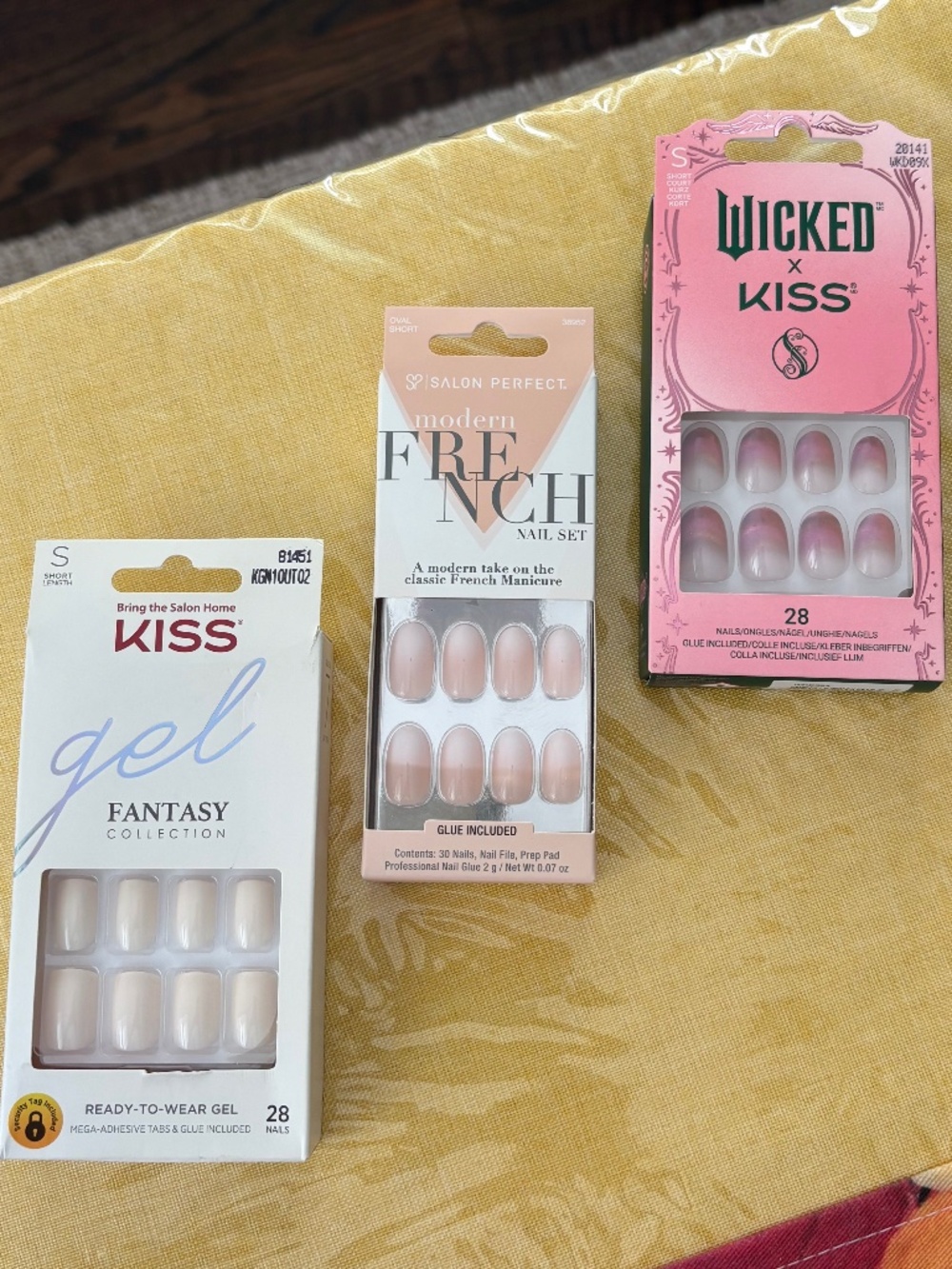 KISS and Salon Perfect Press-on Nail Bundle, Set of 3